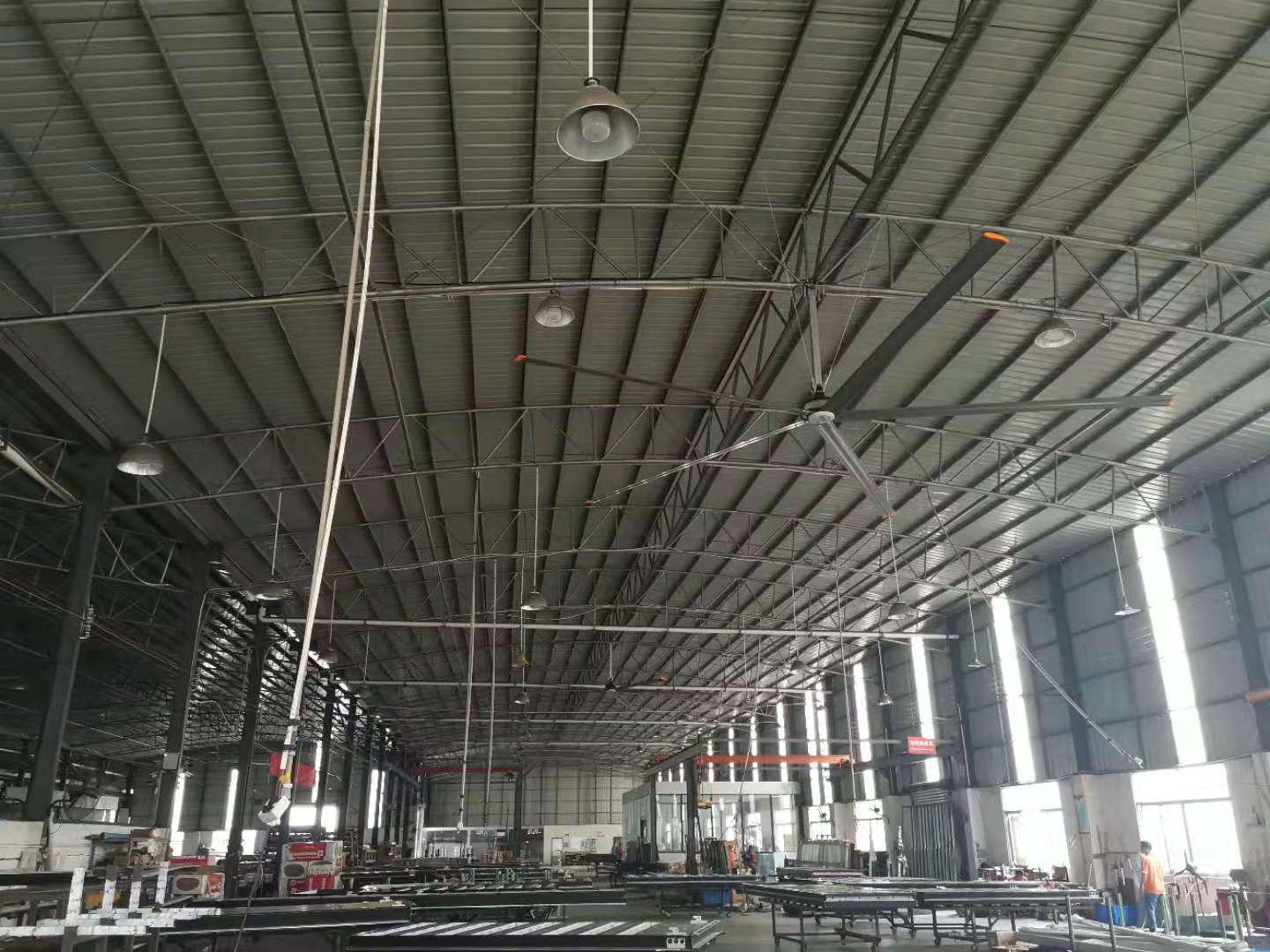 為什么大型廠房更適合安裝超大工業(yè)吊扇？